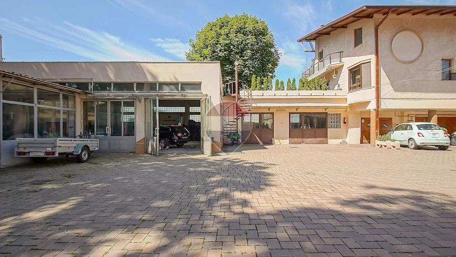 Spațiu comercial, de 255 mp, în Brașovul Vechi