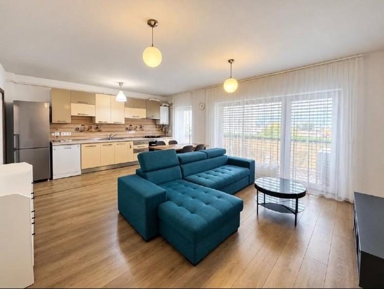 Apartament cu 3 camere decomandat, mobilat în Central