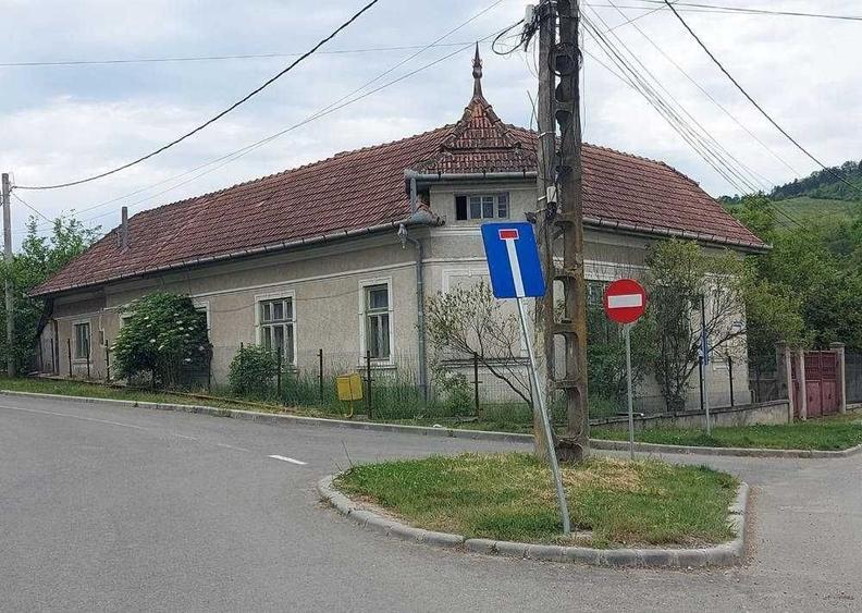 Casă cu 4 camere în Exterior Vest