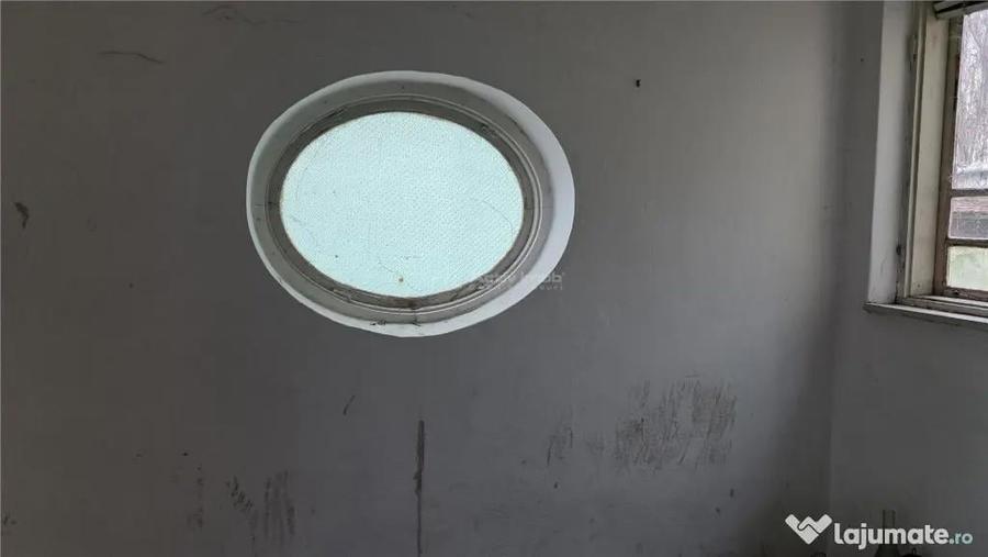 Casă cu 6 camere cu Teren 182 Mp în Calea București