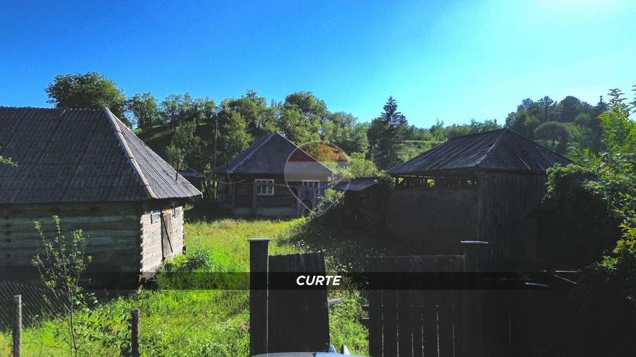 Casă individuală cu 3 camere cu Teren 3744 Mp în Rozavlea