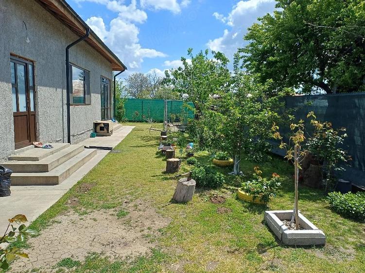 Casă cu 3 camere cu Teren 500 Mp în Postăvari