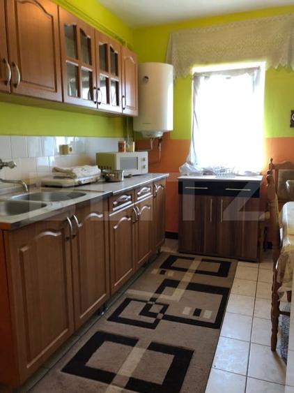 Apartament cu 2 camere semidecomandat, mobilat în Carei