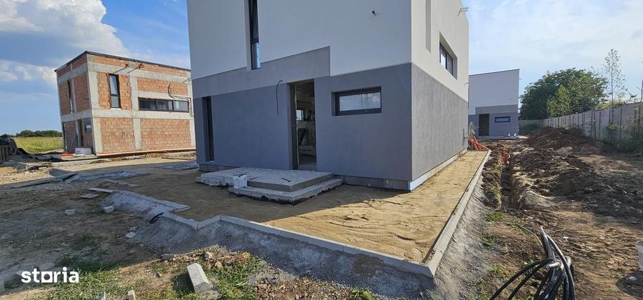 Casă cu 4 camere în Săftica