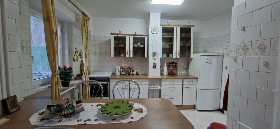 Apartament cu 4 camere semidecomandat în Drumul Taberei