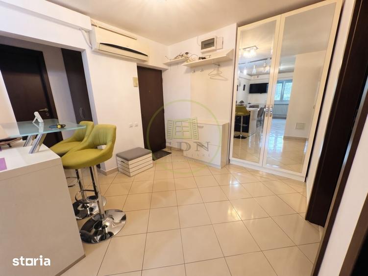 Apartament cu 4 camere semidecomandat în Crângași