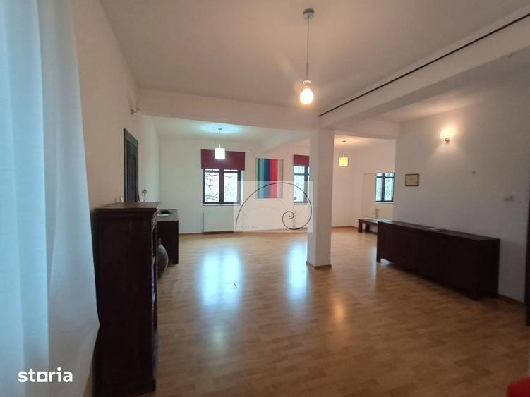 Casă cu 6 camere cu Teren 200 Mp în Moșilor