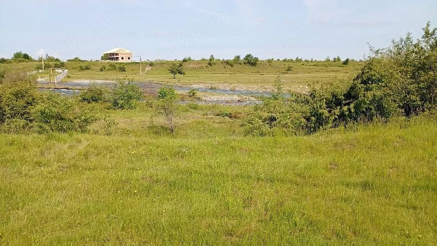 Teren de 2200 mp, în Cârțișoara