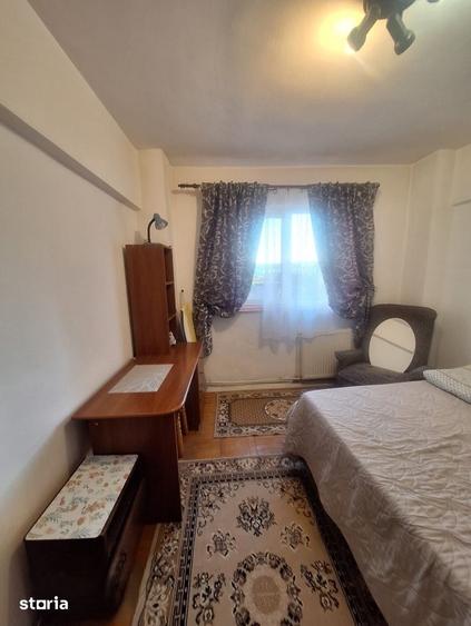 Apartament cu 2 camere semidecomandat în Podu Roș