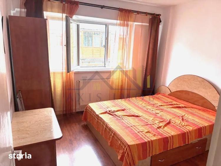 Apartament cu 3 camere semidecomandat, mobilat în Micro 3