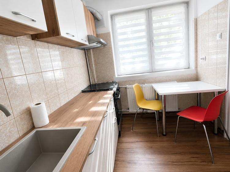 Apartament cu 3 camere decomandat, mobilat în Crângași