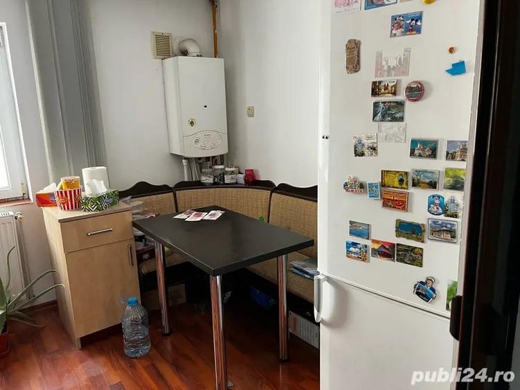 Apartament cu 3 camere decomandat în Tineretului