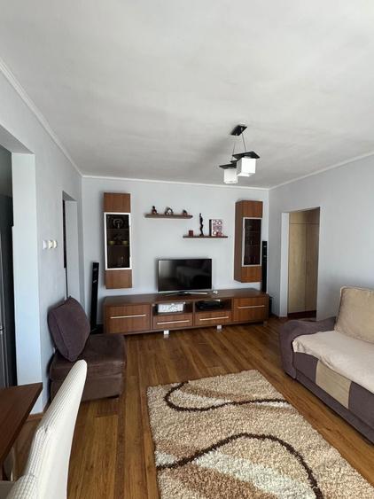 Apartament cu 4 camere semidecomandat în Central