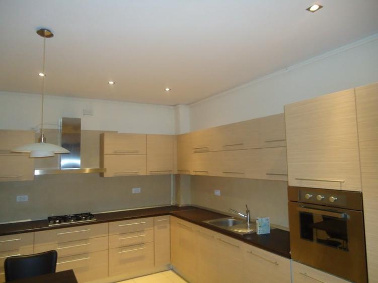 Apartament cu 3 camere în Km 5
