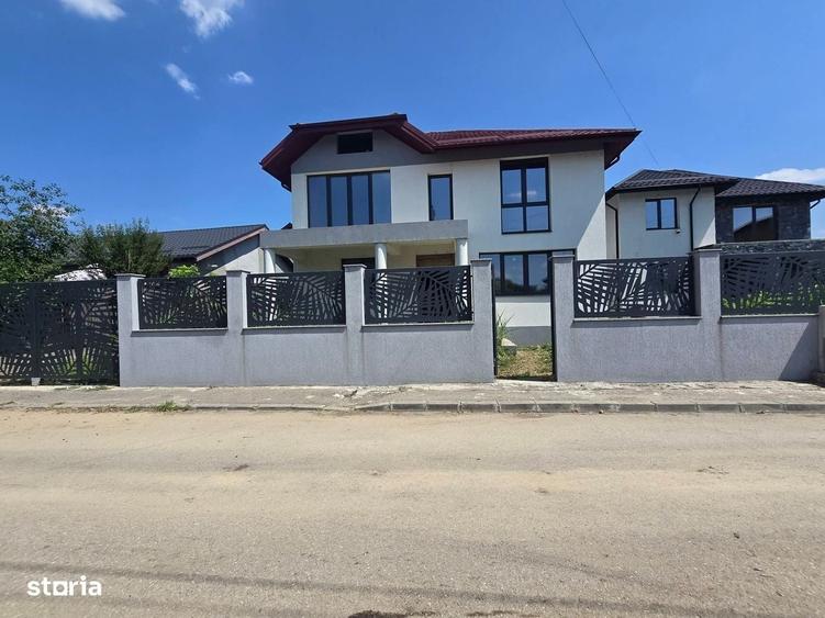 Casă cu 4 camere în Dobroești