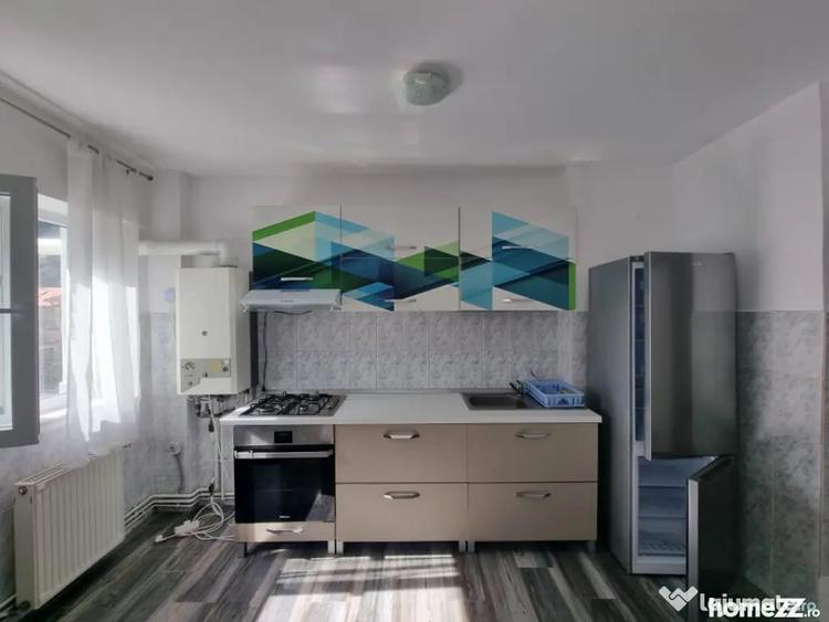 Apartament cu 3 camere semidecomandat în Central