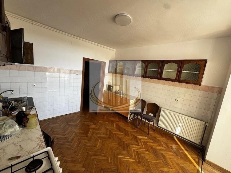 Apartament cu 4 camere decomandat în Kiriac