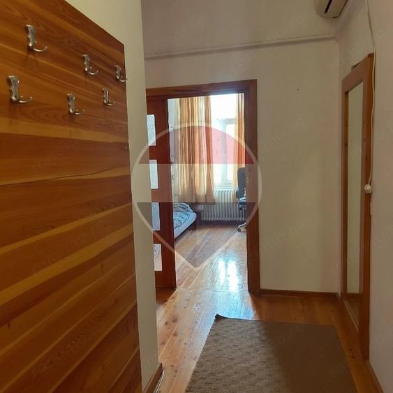 Apartament cu 3 camere semidecomandat în Ultracentral