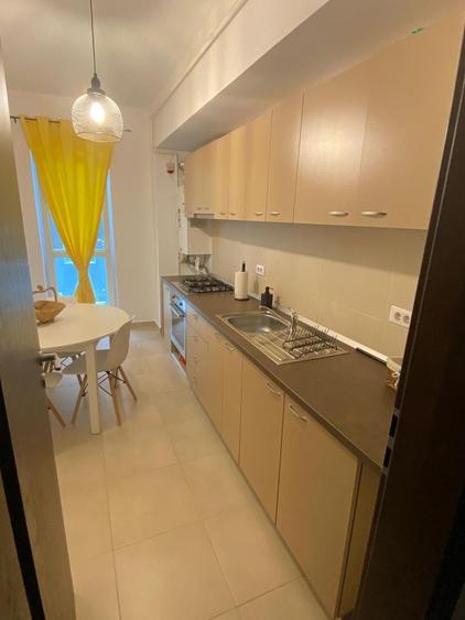 Casă cu 2 camere decomandat în Central