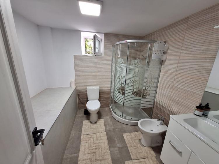 Casă individuală cu 3 camere cu Canalizare în Central