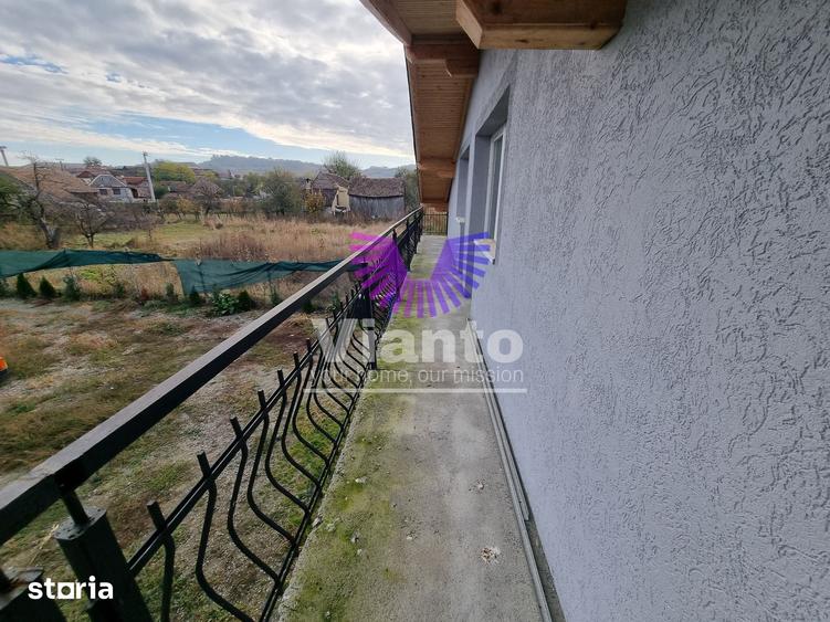 Casă cu 5 camere cu Teren 650 Mp în Roșia