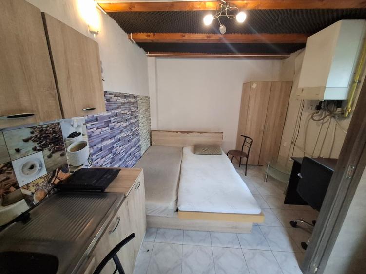 Apartament cu 6 camere semidecomandat în Central