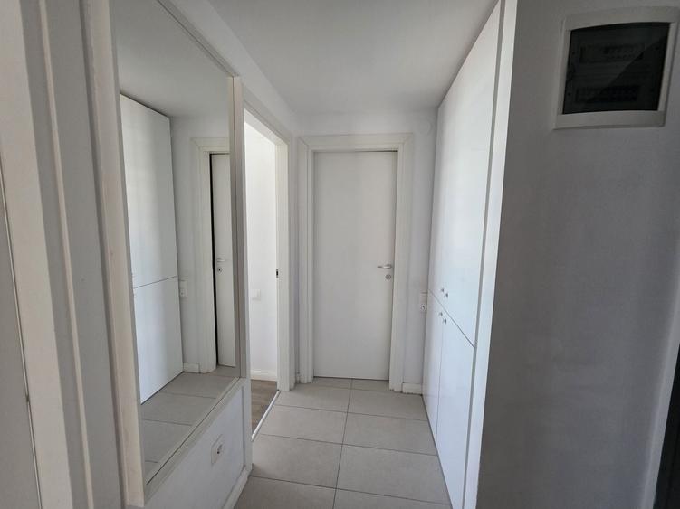 Apartament cu 3 camere semidecomandat în Ștefăneștii de Jos