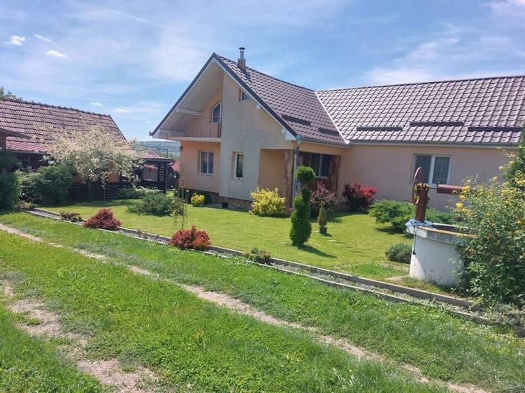 Casă cu 3 camere în Sânger
