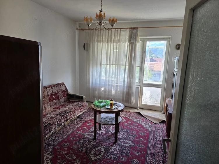 Apartament cu 2 camere decomandat în Tractorul