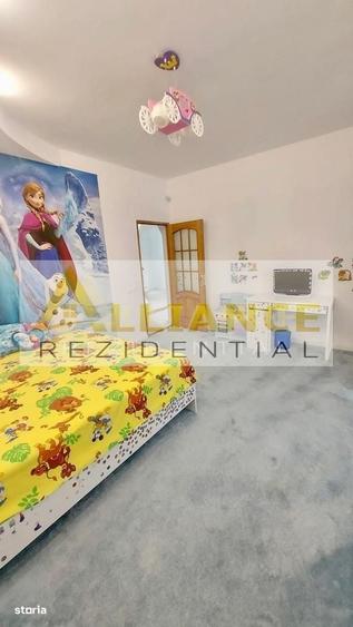 Casă cu 4 camere în Apărătorii Patriei