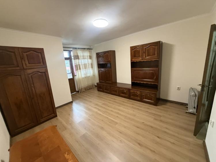 Garsonieră decomandată, mobilată în Piața Nouă