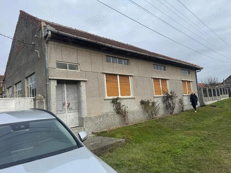 Casă cu 4 camere în Cireșu