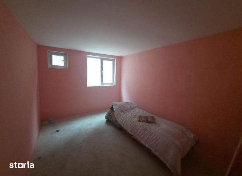 Casă cu 8 camere cu Teren 800 Mp în Central