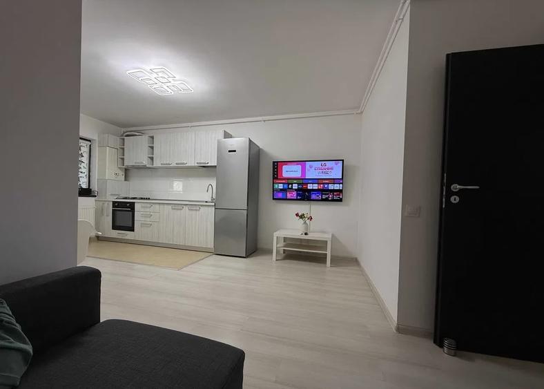 Apartament cu 2 camere semidecomandat, mobilat în Păcii