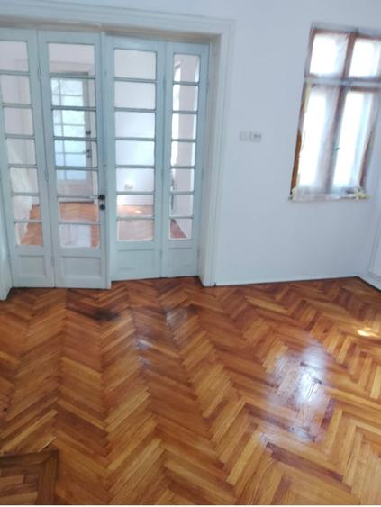 Casă individuală cu 8 camere cu Teren 260 Mp în Ultracentral
