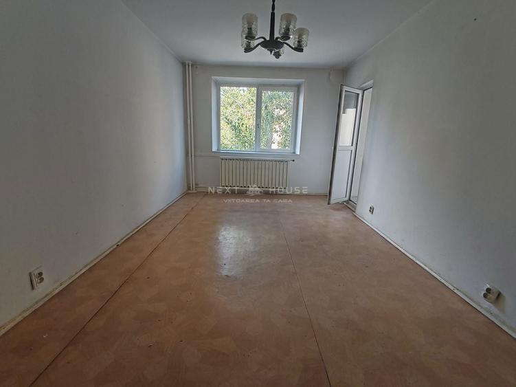 Apartament cu 3 camere decomandat în Rahova