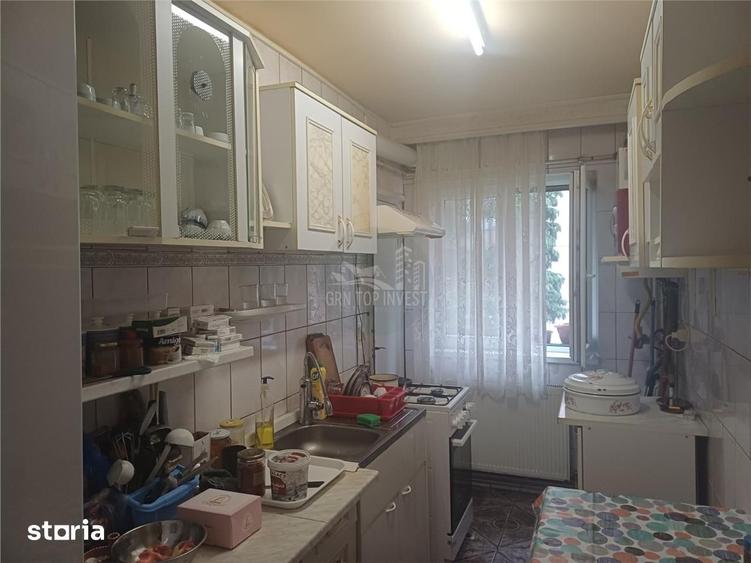Apartament cu 4 camere decomandat în Vasile Aaron