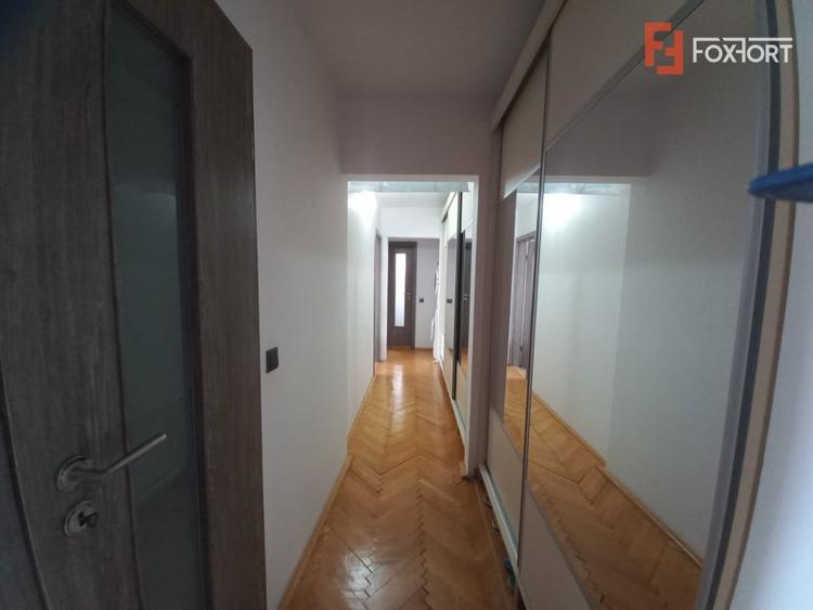 Apartament cu 3 camere decomandat, mobilat în Lipovei