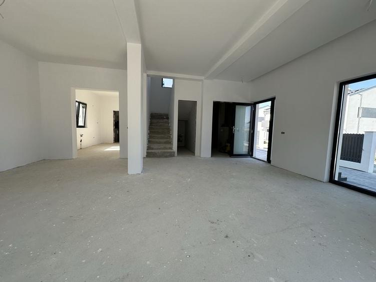 Casă cu 4 camere în Central