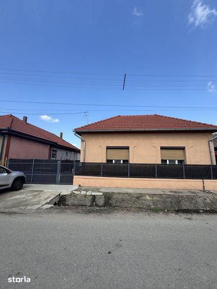 Casă cu 3 camere cu Teren 1483 Mp în Moftin