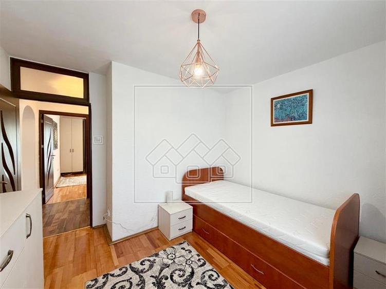 Apartament cu 4 camere decomandat în Central