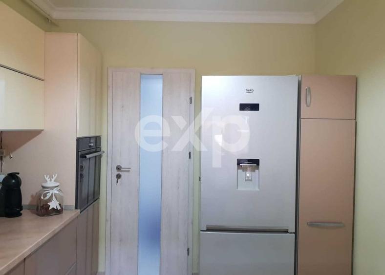 Apartament cu 3 camere semidecomandat în Florești