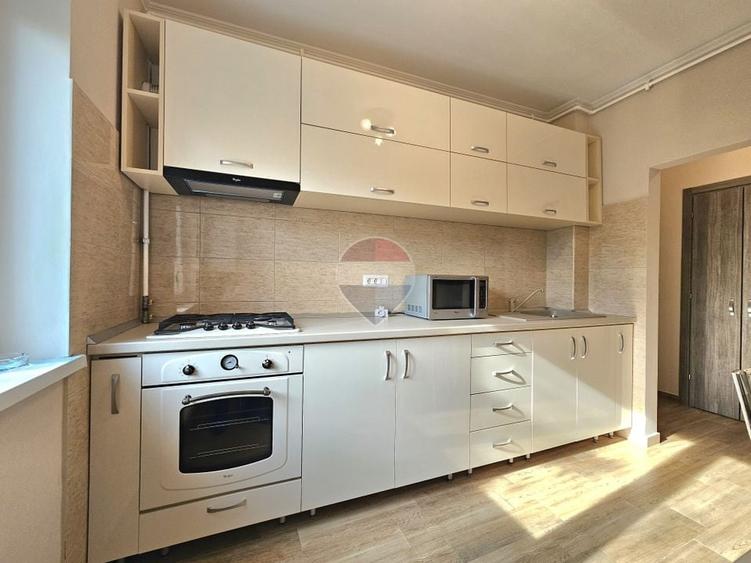 Apartament cu 2 camere semidecomandat, mobilat în Dacia