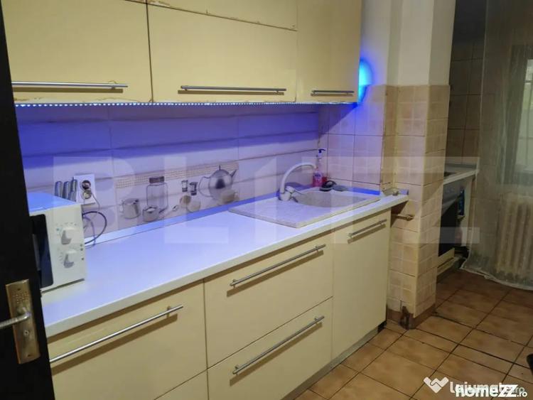 Apartament cu 3 camere semidecomandat în Central