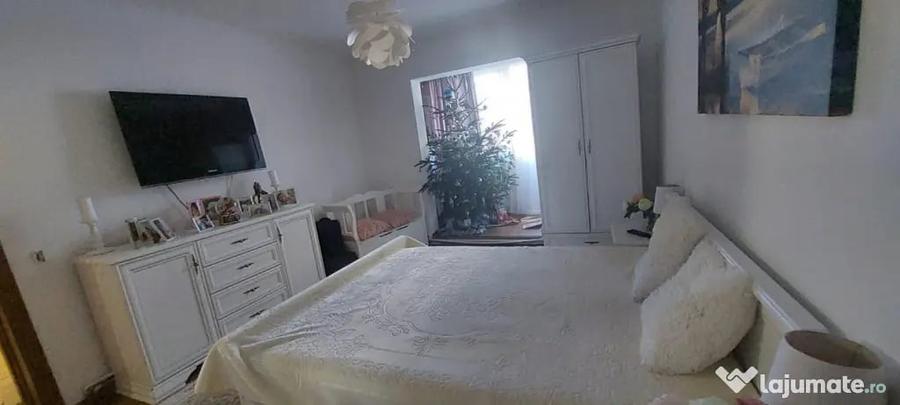 Apartament cu 4 camere decomandat, mobilat în 1 Mai