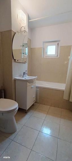 Apartament cu 4 camere decomandat în Tractorul