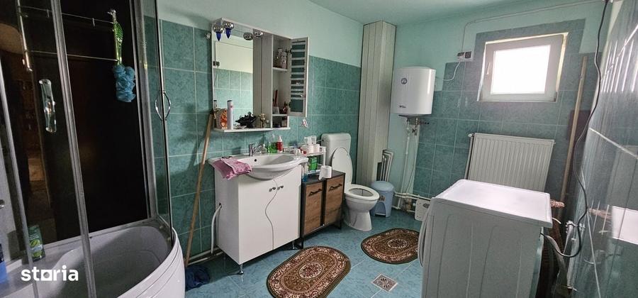 Casă cu 4 camere în Coman