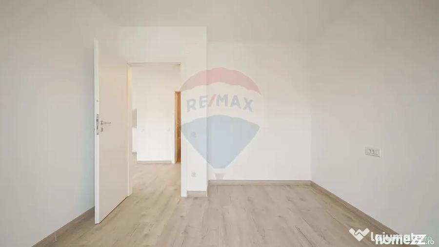 Apartament cu 3 camere semidecomandat în Tractorul