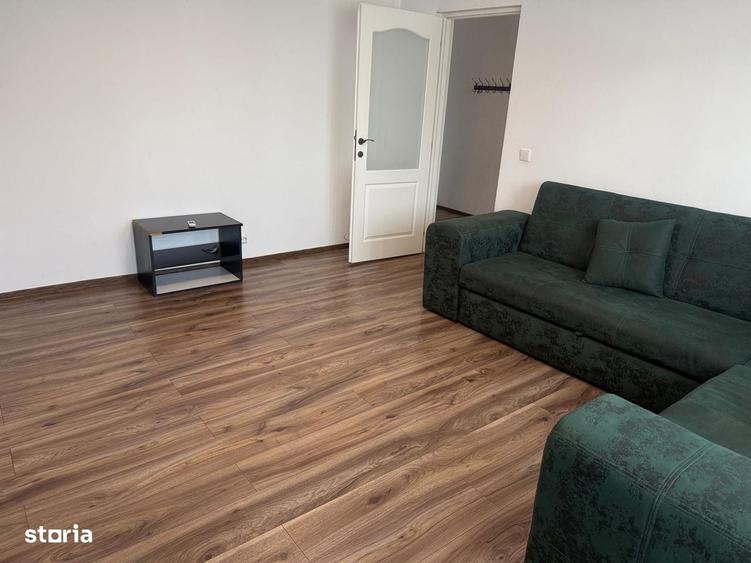 Apartament cu 3 camere decomandat în Micro 4