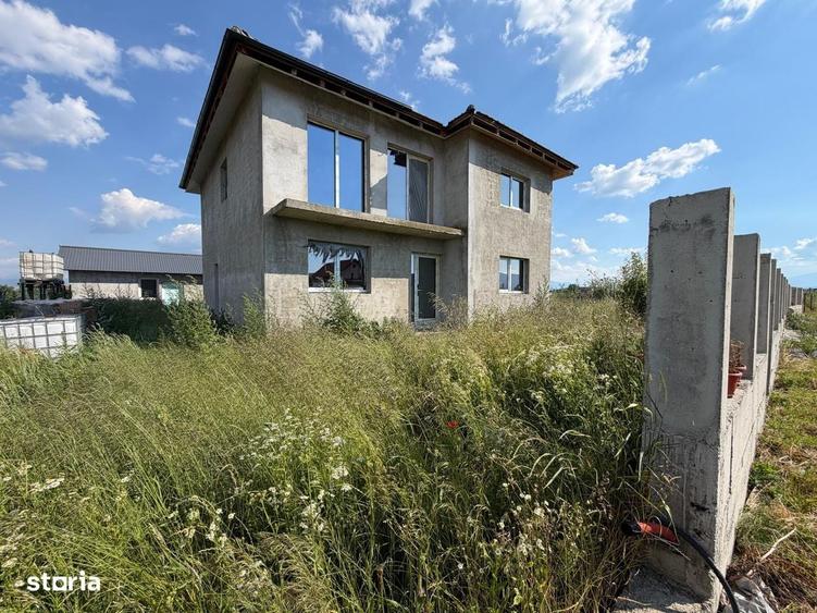 Casă cu 4 camere în Stupini